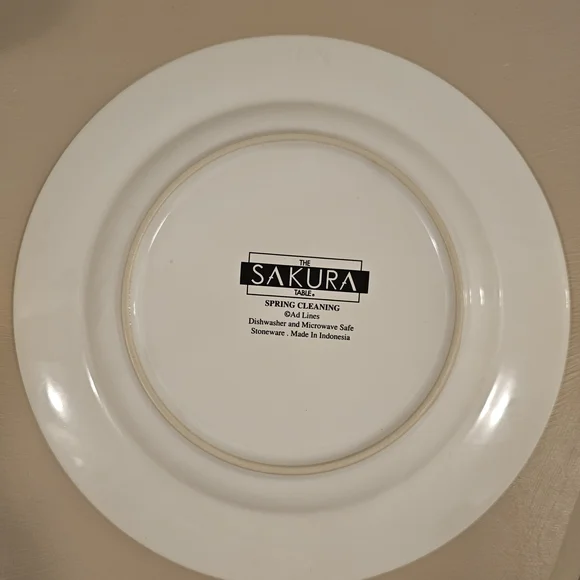 The Sakura Table-Plate with Humorous Design - Picture 3 of 3